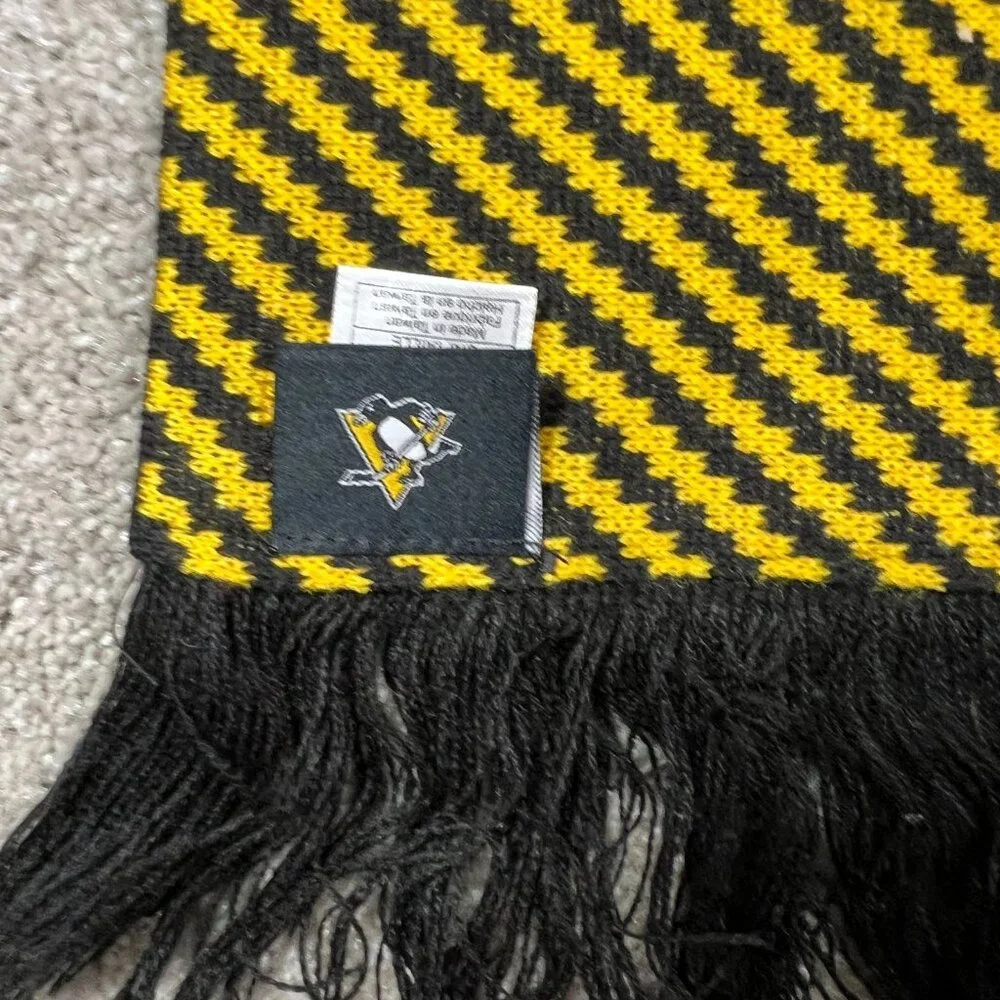 Adidas Unisex One‎ Size Yellow Black Knit NHL Pittsburgh Penguins Hockey Scarf